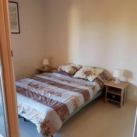 Apartmán Proche Du Centre Commercial Des Capellans Joli T2 Mezzanine Avec Parking - 4oli76